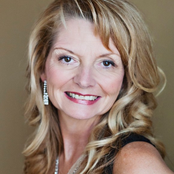 Meet your Posher, April - Picture 1 of 1